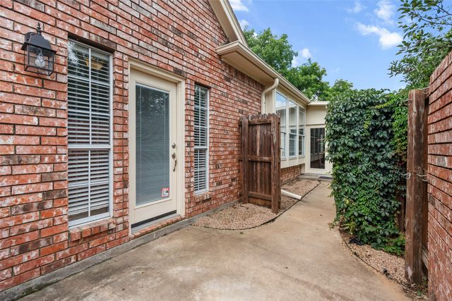 412 Springhill Court, Burleson, TX 76028