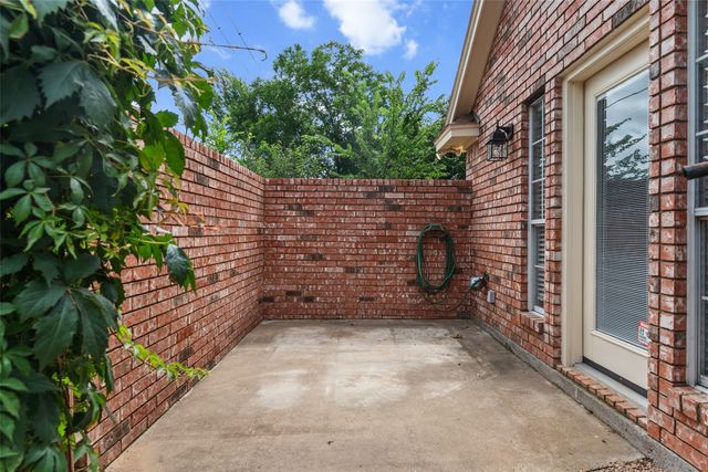 412 Springhill Court, Burleson, TX 76028