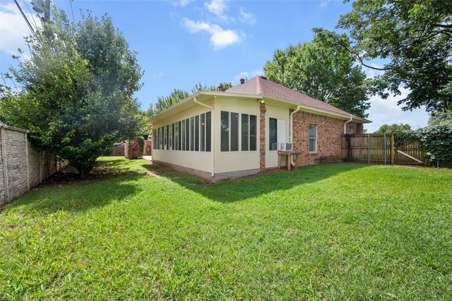 412 Springhill Court, Burleson, TX 76028