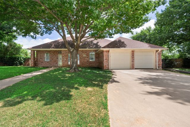 412 Springhill Court, Burleson, TX 76028