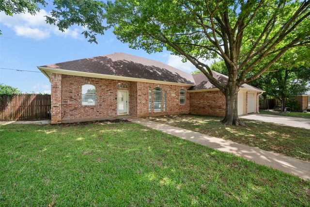 412 Springhill Court, Burleson, TX 76028