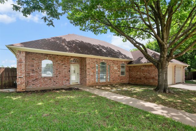412 Springhill Court, Burleson, TX 76028