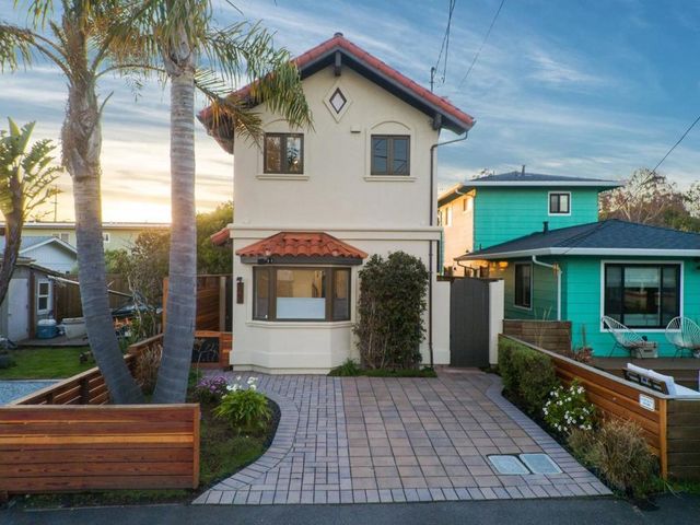 121 Anchorage Avenue, Santa Cruz, CA 95062