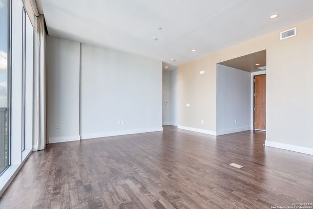 610 E Market St Unit 2510, San Antonio, TX 78205