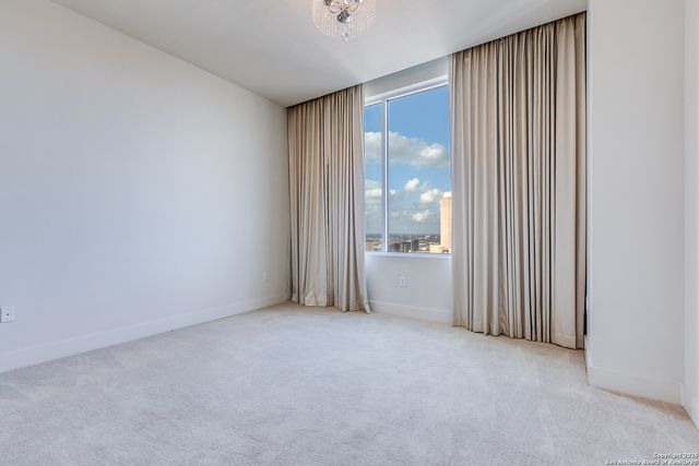 610 E Market St Unit 2510, San Antonio, TX 78205