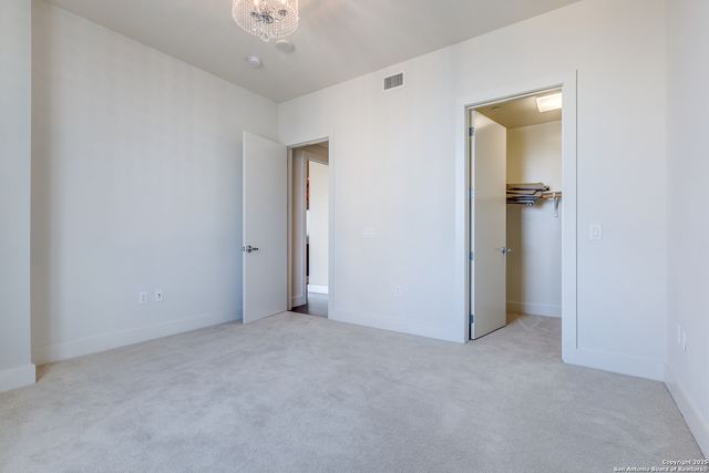 610 E Market St Unit 2510, San Antonio, TX 78205