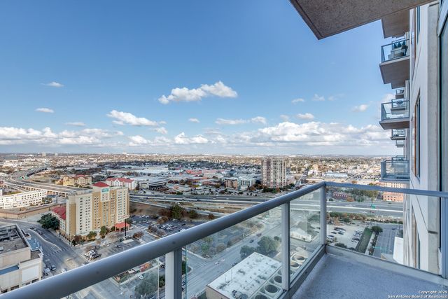 610 E Market St Unit 2510, San Antonio, TX 78205