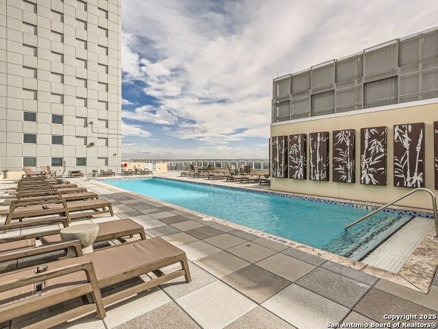 610 E Market St Unit 2510, San Antonio, TX 78205