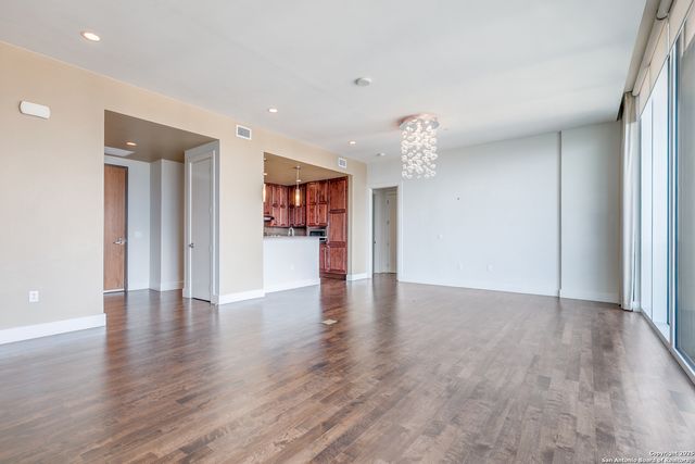 610 E Market St Unit 2510, San Antonio, TX 78205