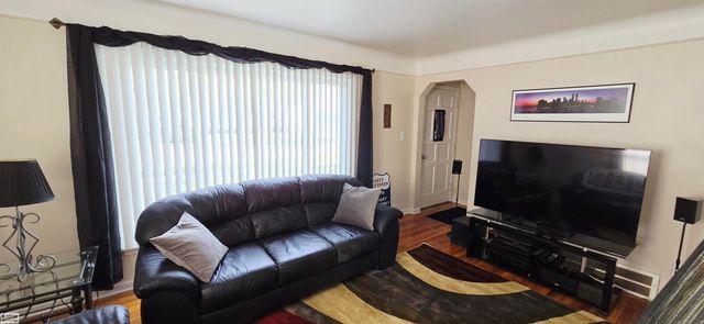 1589 Hampton Drive, Mount Clemens, MI 48043