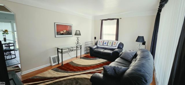 1589 Hampton Drive, Mount Clemens, MI 48043