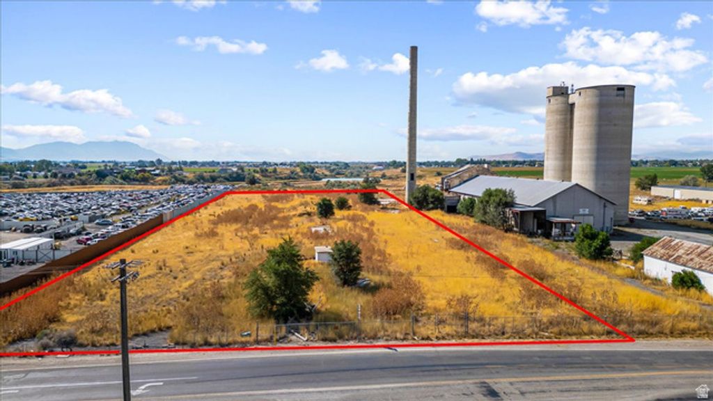 Image 11 of property listing at 980 E FACTORY, Garland, UT 84312