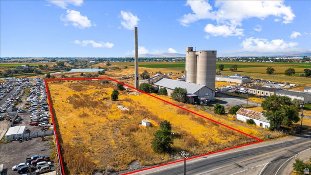 Image 13 of property listing at 980 E FACTORY, Garland, UT 84312