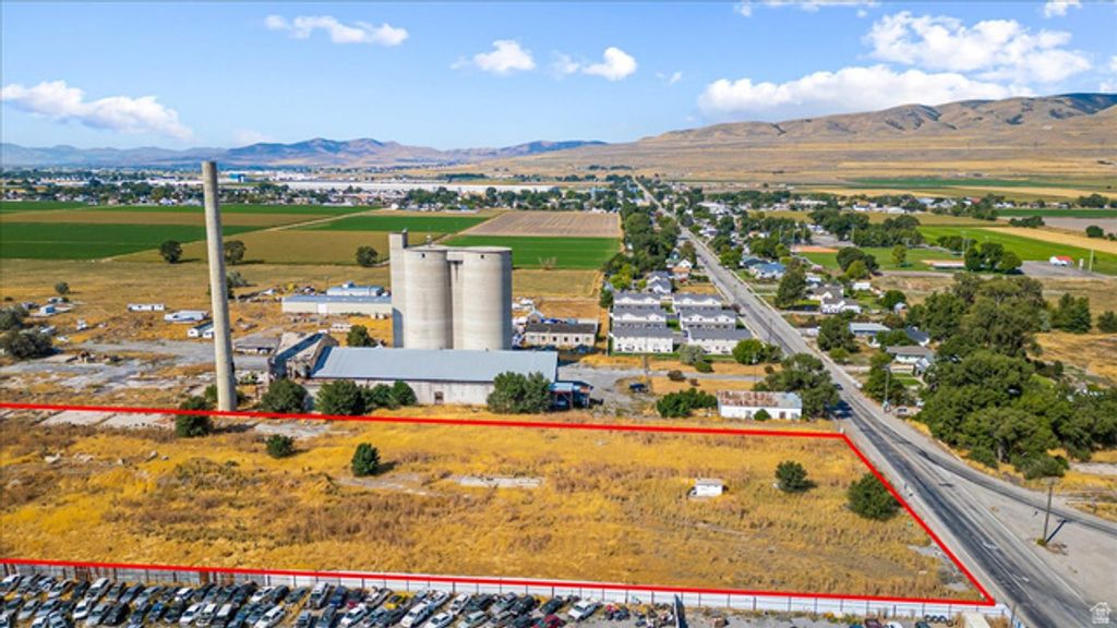 Image 14 of property listing at 980 E FACTORY, Garland, UT 84312