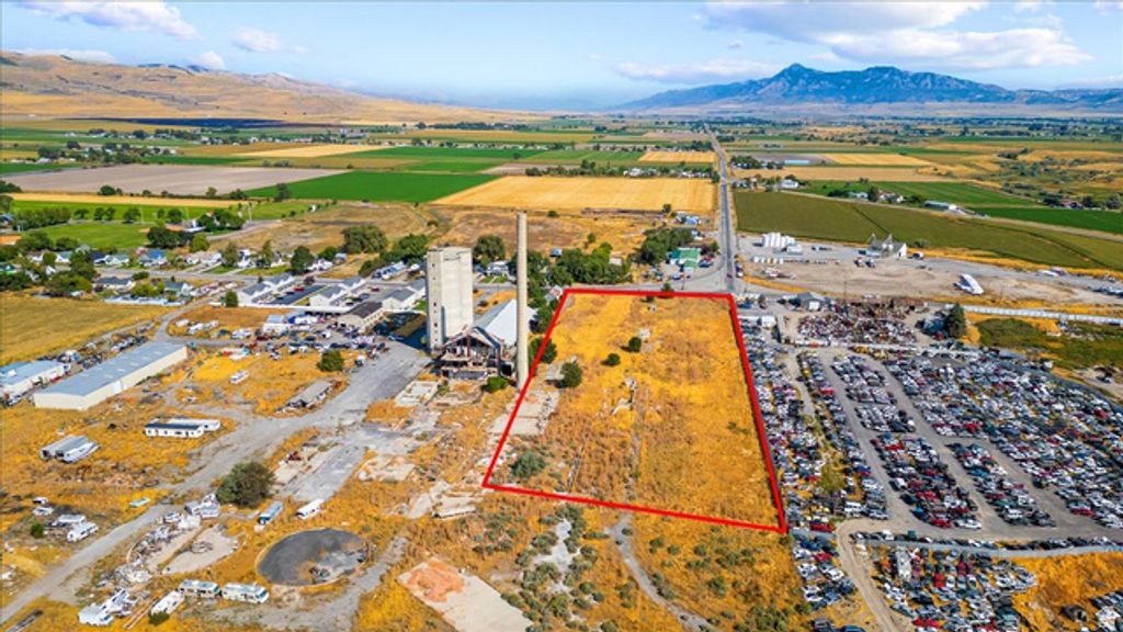 Image 15 of property listing at 980 E FACTORY, Garland, UT 84312