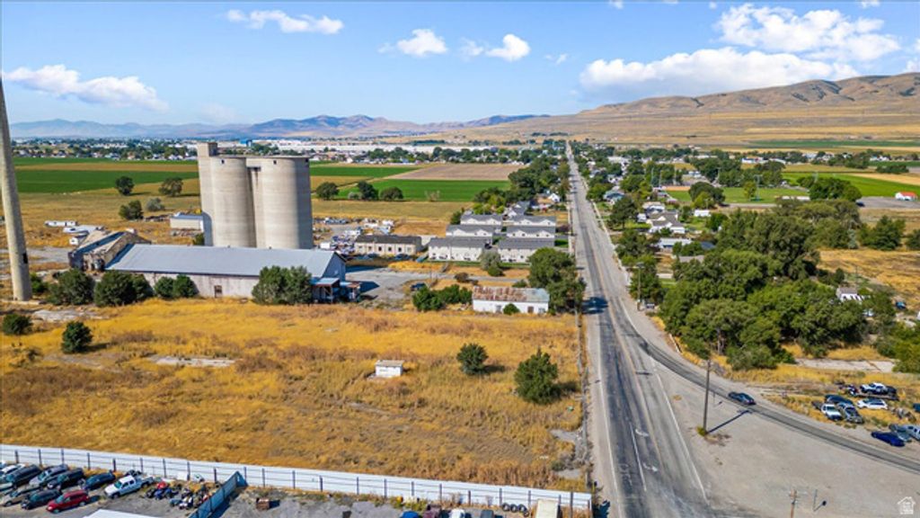 Image 4 of property listing at 980 E FACTORY, Garland, UT 84312