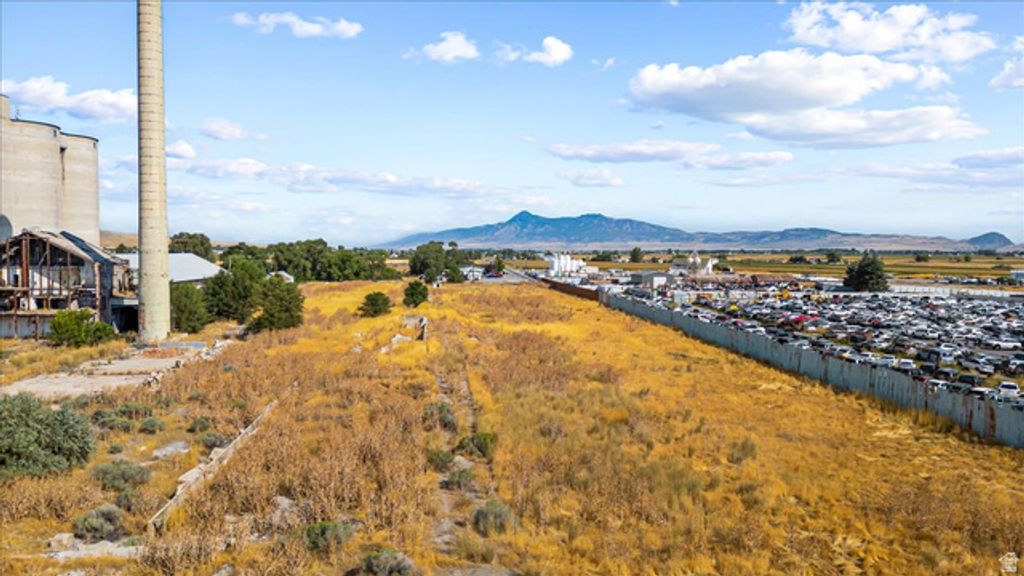 Image 5 of property listing at 980 E FACTORY, Garland, UT 84312