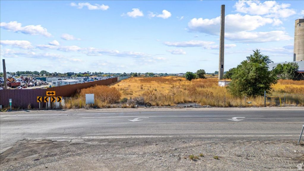 Image 7 of property listing at 980 E FACTORY, Garland, UT 84312
