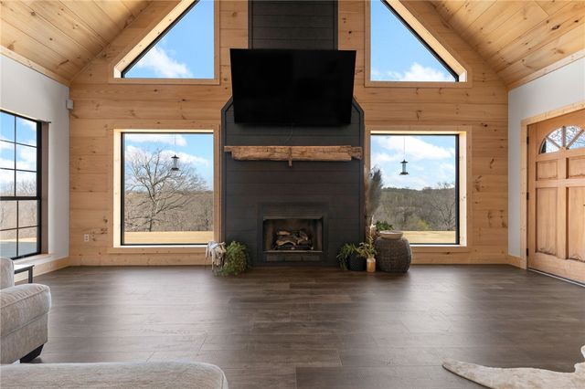 6403 N Parliament Drive, Harrison, AR 72601