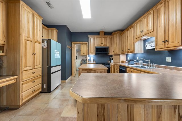 6403 N Parliament Drive, Harrison, AR 72601