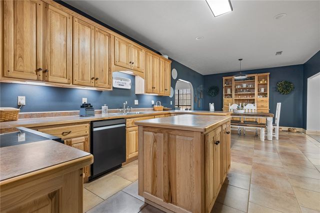 6403 N Parliament Drive, Harrison, AR 72601