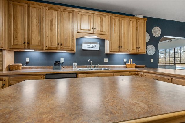 6403 N Parliament Drive, Harrison, AR 72601