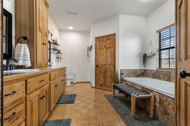 6403 N Parliament Drive, Harrison, AR 72601