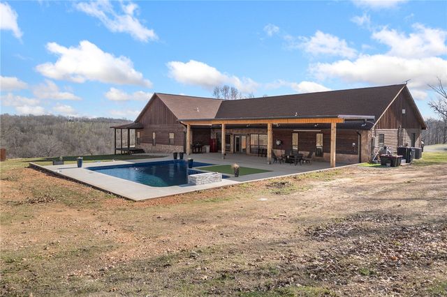 6403 N Parliament Drive, Harrison, AR 72601