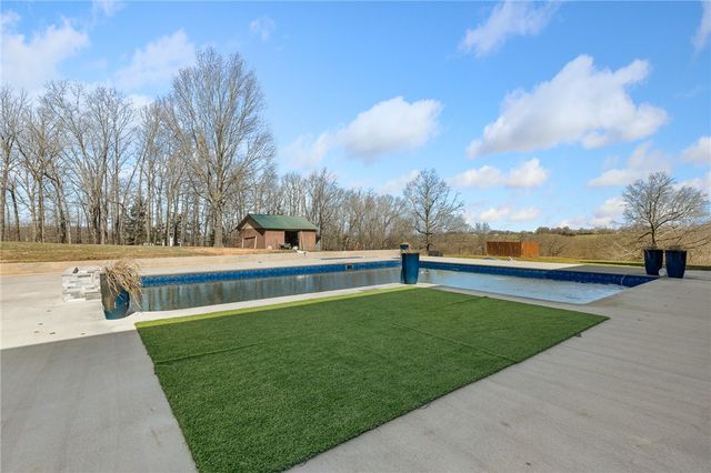 6403 N Parliament Drive, Harrison, AR 72601