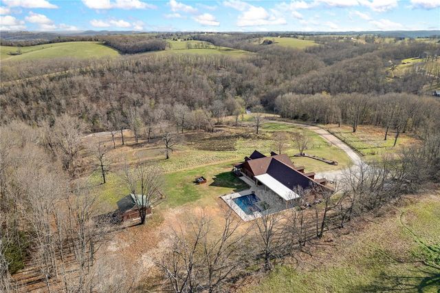 6403 N Parliament Drive, Harrison, AR 72601