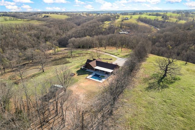 6403 N Parliament Drive, Harrison, AR 72601