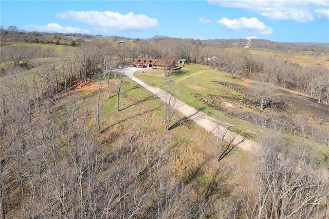 6403 N Parliament Drive, Harrison, AR 72601