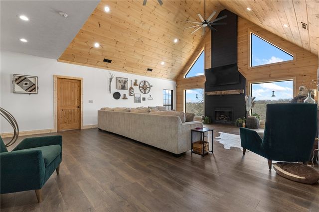 6403 N Parliament Drive, Harrison, AR 72601