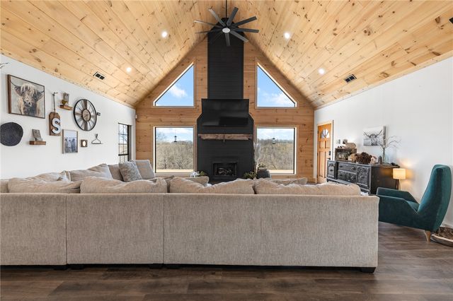 6403 N Parliament Drive, Harrison, AR 72601