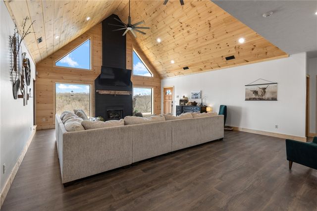 6403 N Parliament Drive, Harrison, AR 72601