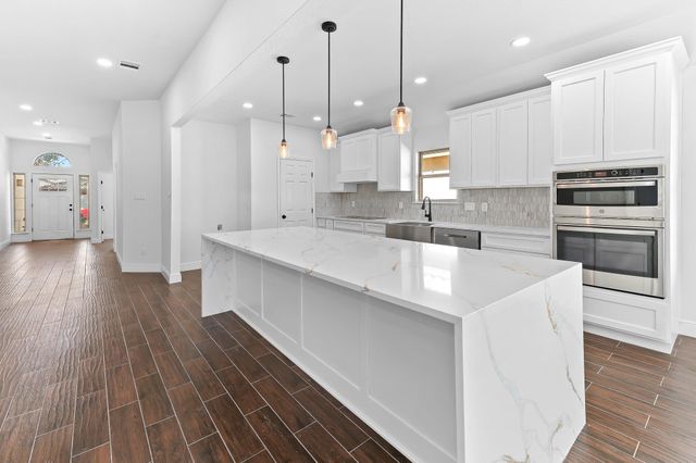 30108 Hacienda LN, Georgetown, TX 78628