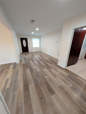 4110 Ella Boulevard, Houston, TX 77018