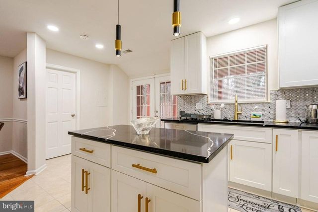 6932 STORCH CIR, Lanham, MD 20706