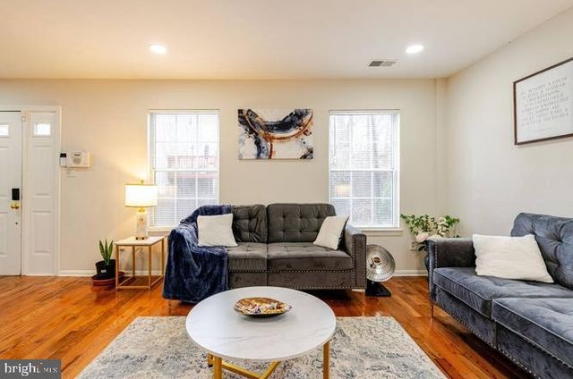 6932 STORCH CIR, Lanham, MD 20706