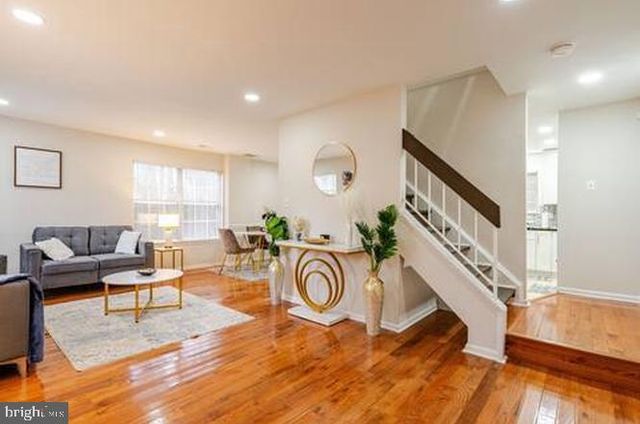 6932 STORCH CIR, Lanham, MD 20706