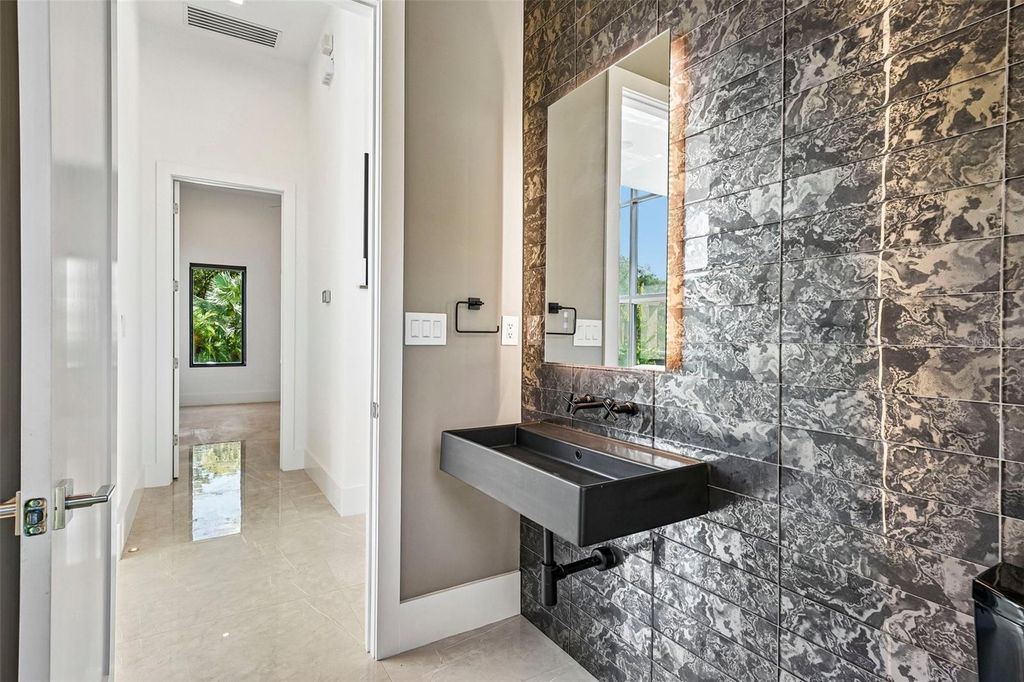 Image 23 of property listing at 8103 N RIVER SHORE DRIVE, Tampa, FL 33604
