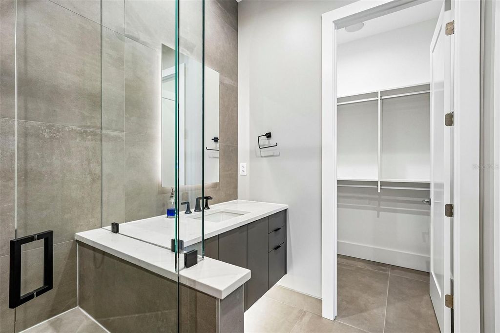 Image 28 of property listing at 8103 N RIVER SHORE DRIVE, Tampa, FL 33604
