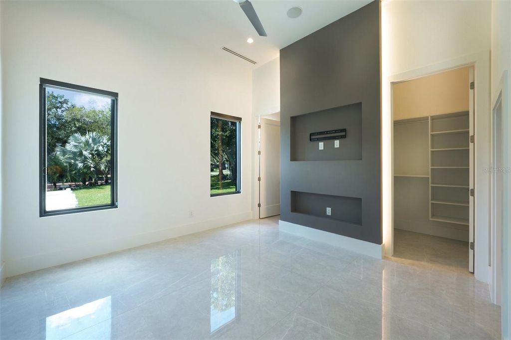 Image 40 of property listing at 8103 N RIVER SHORE DRIVE, Tampa, FL 33604