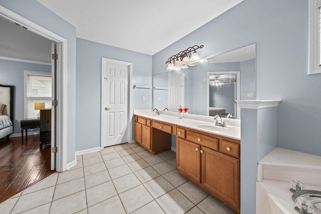 3904 BLUE SHORE CV, Lakeland, TN 38002