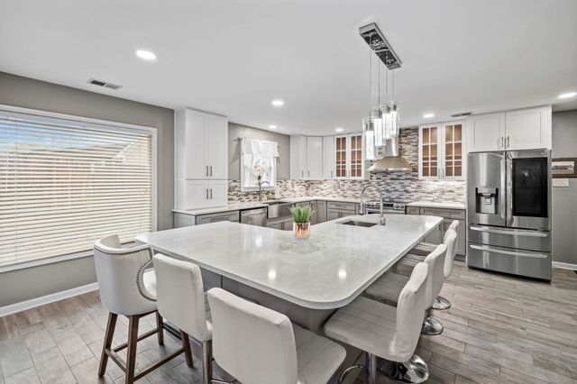 3904 BLUE SHORE CV, Lakeland, TN 38002