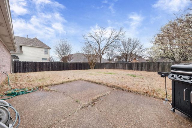 3904 BLUE SHORE CV, Lakeland, TN 38002