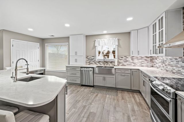 3904 BLUE SHORE CV, Lakeland, TN 38002