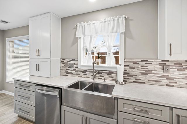 3904 BLUE SHORE CV, Lakeland, TN 38002