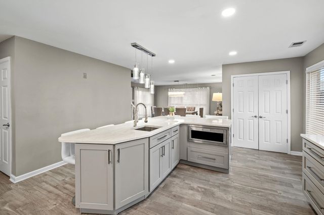 3904 BLUE SHORE CV, Lakeland, TN 38002