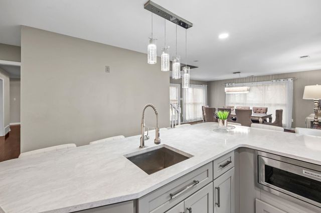 3904 BLUE SHORE CV, Lakeland, TN 38002